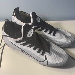 Nike Vapor Men's Athletic Shoes - Black and White